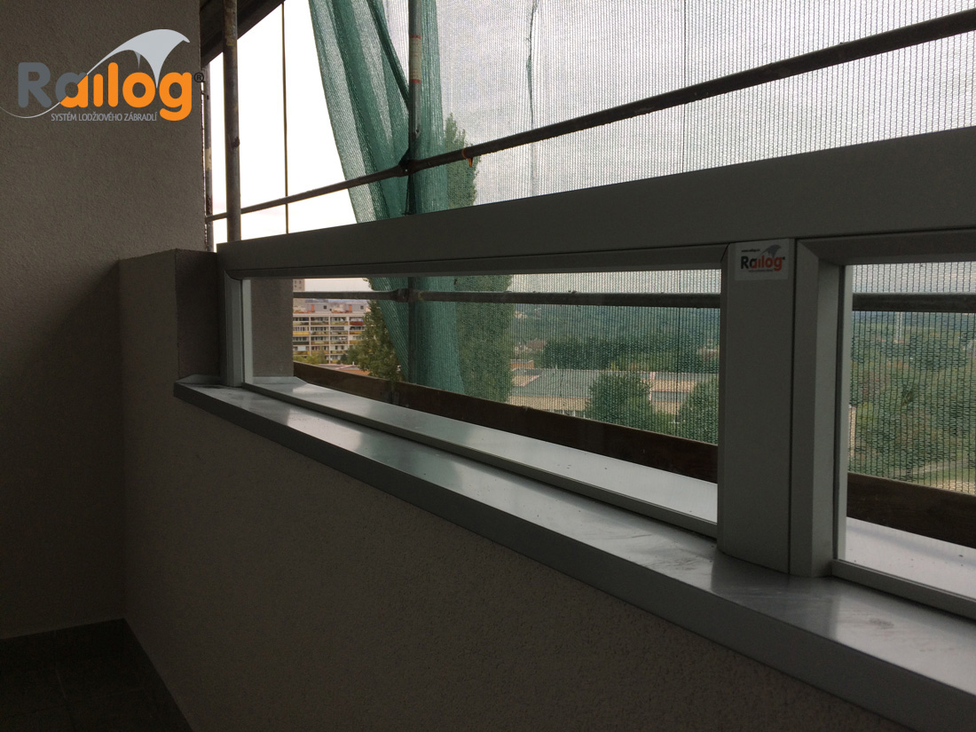 Railog® - ul. Amforová, Praha, výroba a montáž hliníkového zábradlí Railog® 100 mm, balkónové zábradli 3D