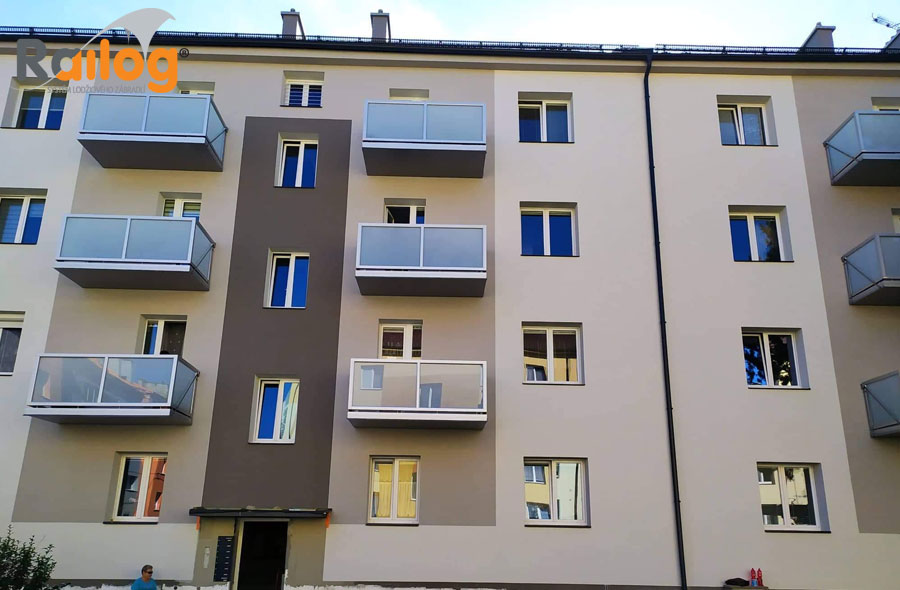 Závěsné balkóny Railog® - výroba a montáž závěsných balkónů 18 ks - Valašské Meziříčí, ul. Čajkovského 595 - 597