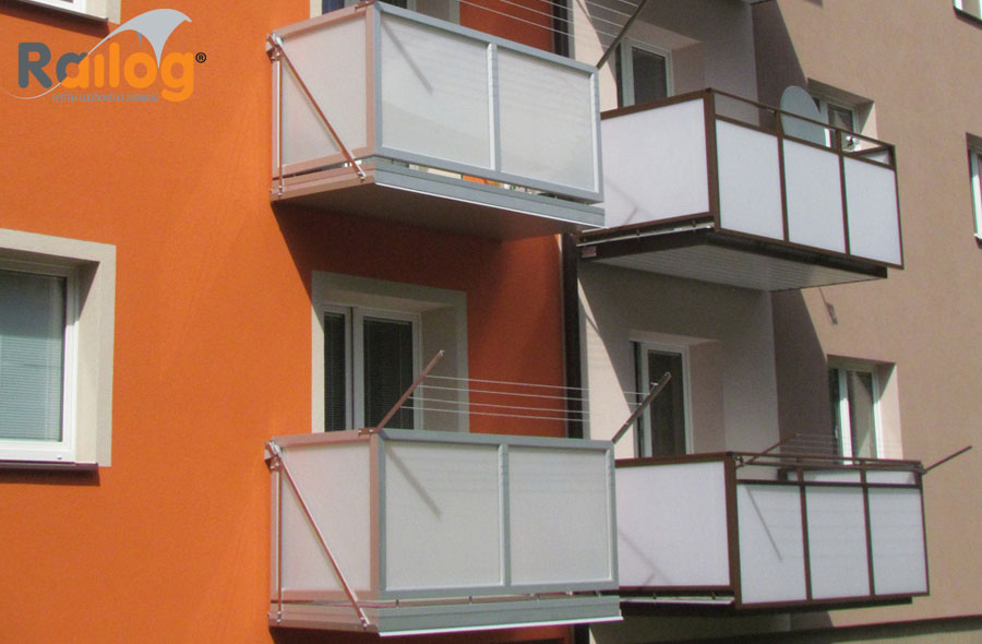 Zavěšené hliníkové balkóny Sologubova 17, Ostrava, podlaha Tvinson