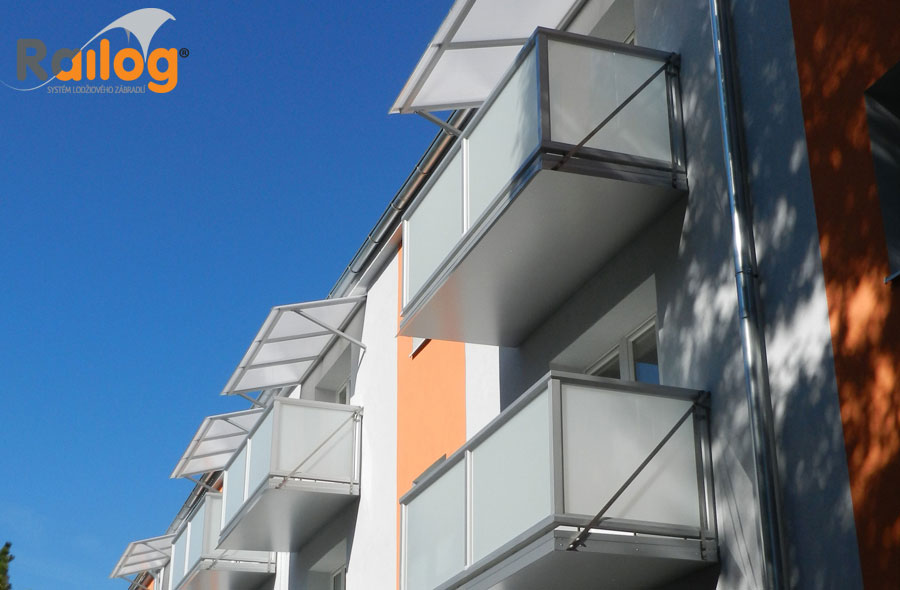 Railog® - výroba a montáž hliníkových závěsných balkónů Railog® na bytovém domě, ul. T. Vansovej, Zvolen Slovensko - 2019