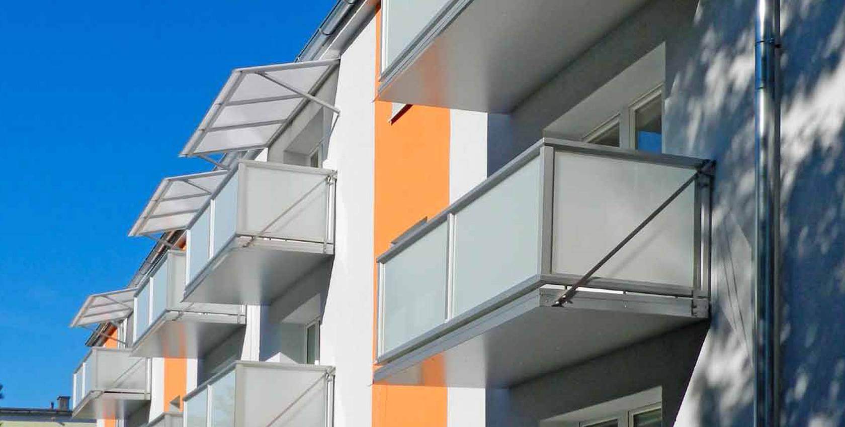 Závěsné balkóny s hliníkovou podlahou Railog®